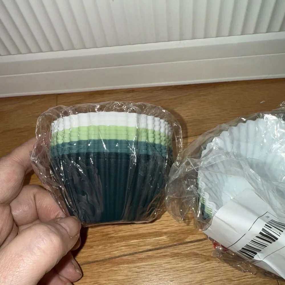 Set Of 24 Silicone Cupcake Liners White And Green